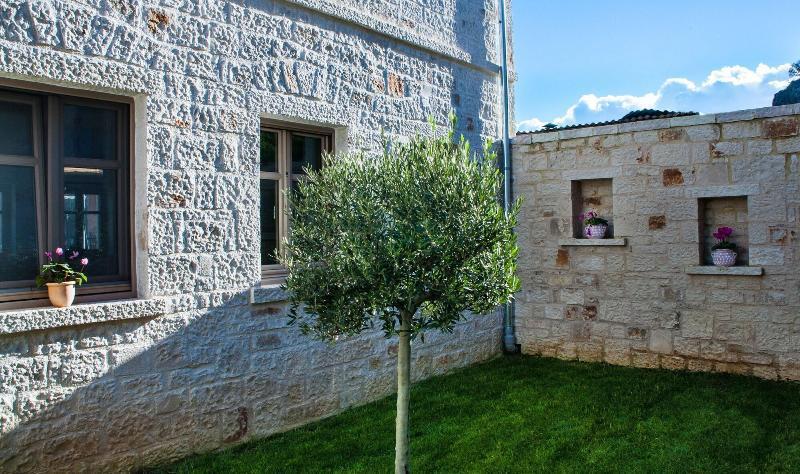 Haones Suites Ioannina Exterior photo